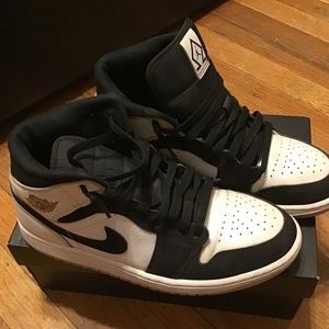 Air Jordan 1 Mid SE Pearl White/Black